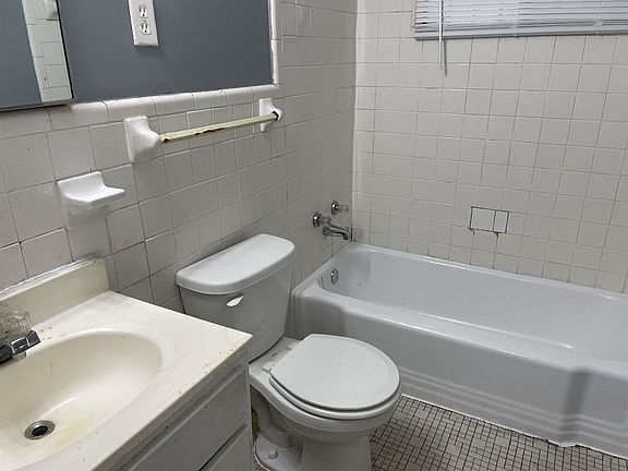 5th image of 1680 Gowan Dr