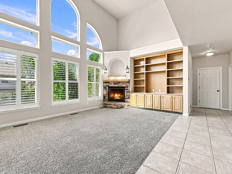 2425 Vanreen Dr — Photo 9