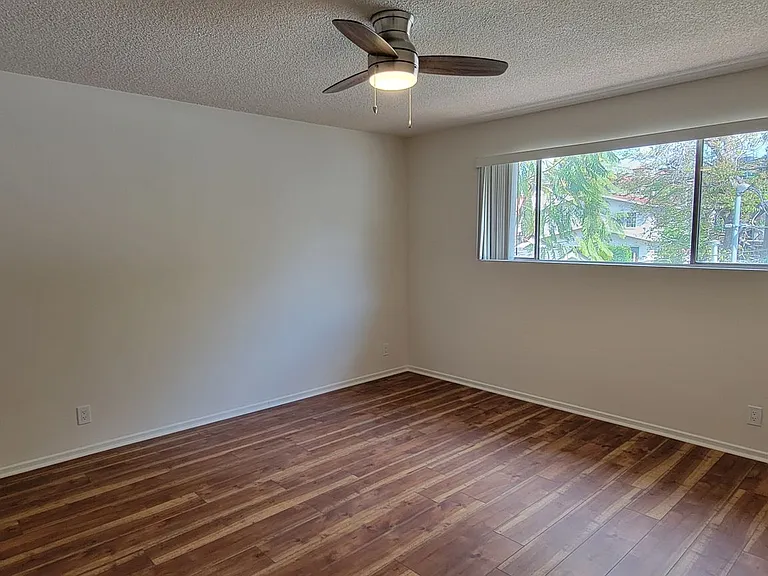 1352 N Citrus Ave — Photo 10