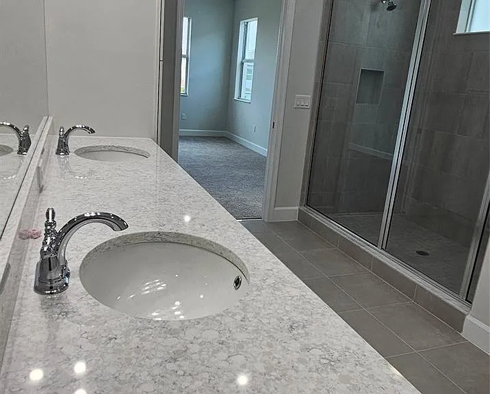 5461 Empire Dr — Photo 17