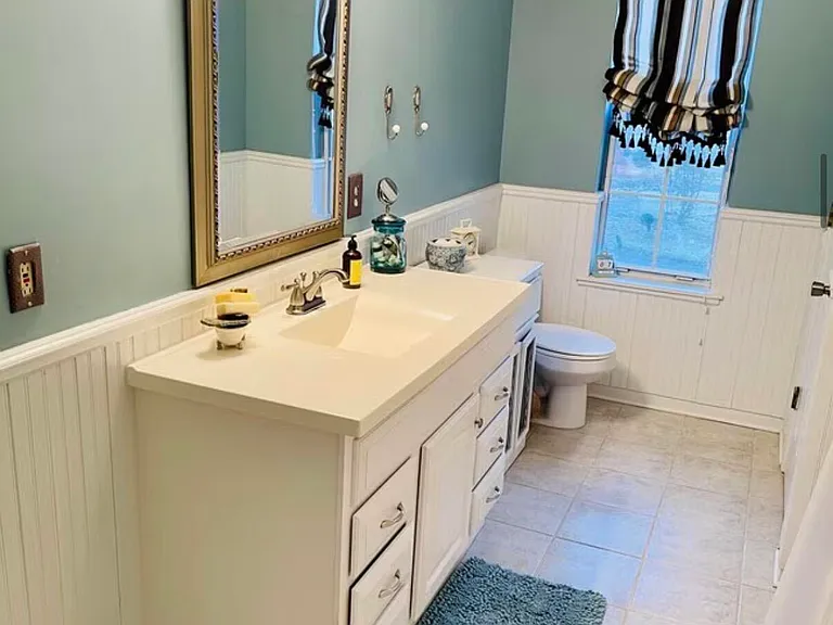 102 Riverbend Dr — Photo 3