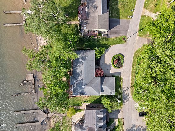 2nd image of 3102 Belknap Beach Rd