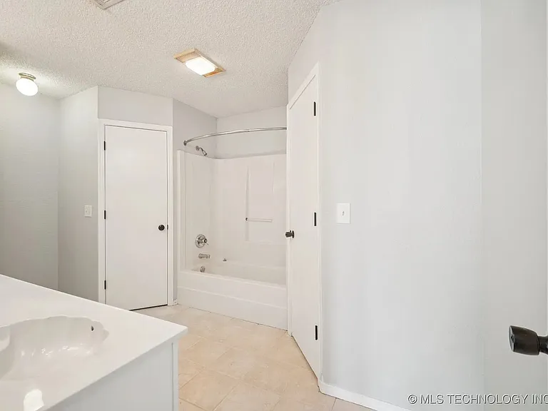 6603 S 107th East Ave — Photo 20