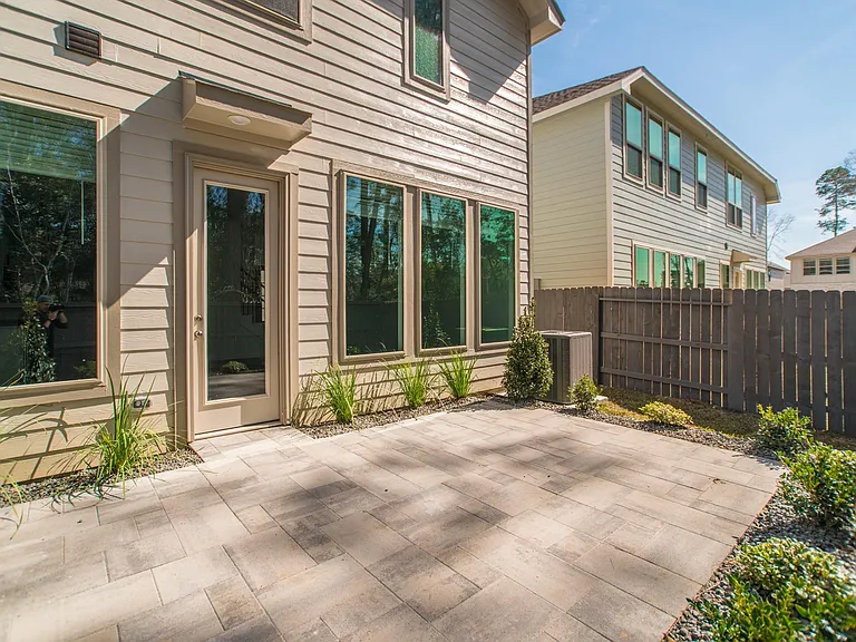 670 Royal Arch Dr — Photo 2