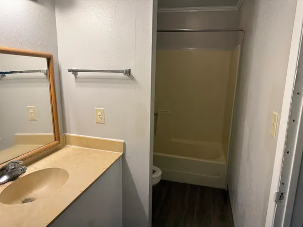 3020 Colony Blvd #12, Leesville, LA 71446