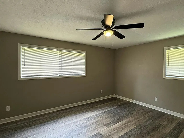5979 Saint Leonards Dr — Photo 14