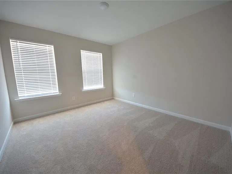 1147 Lucan Ln — Photo 24