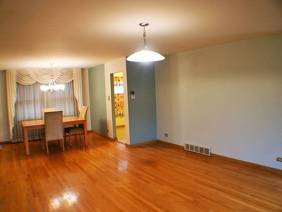 4th image of 651 E 152nd St