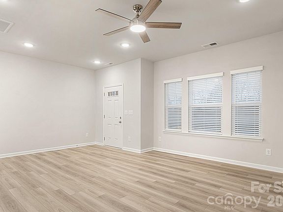 3rd image of 1115 Foundry Dr