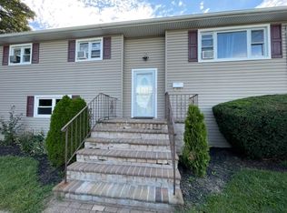 14 Albert St, Hicksville, NY 11801