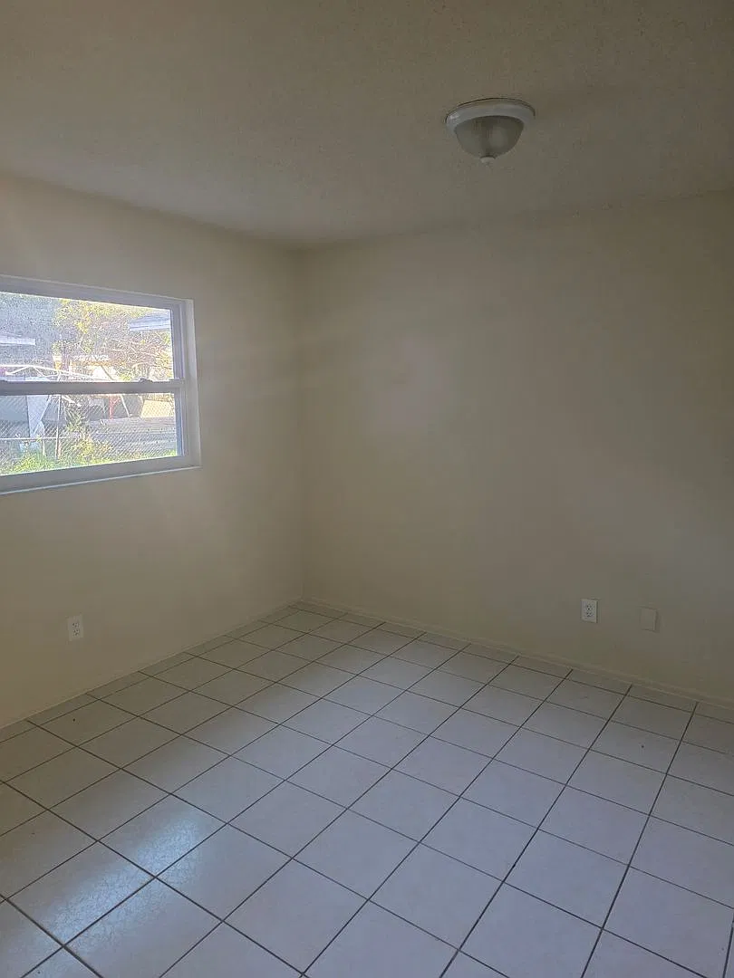 3/2 DUPLEX — Photo 4