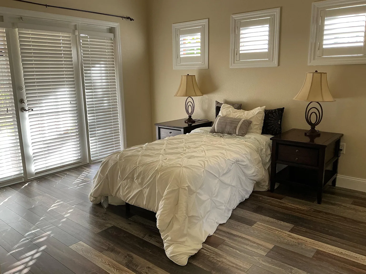 4 bed, 3.0 bath, 2025 sqft, $1,321 — Photo 2