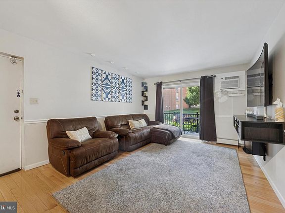 4th image of 302 River Rd APT D8