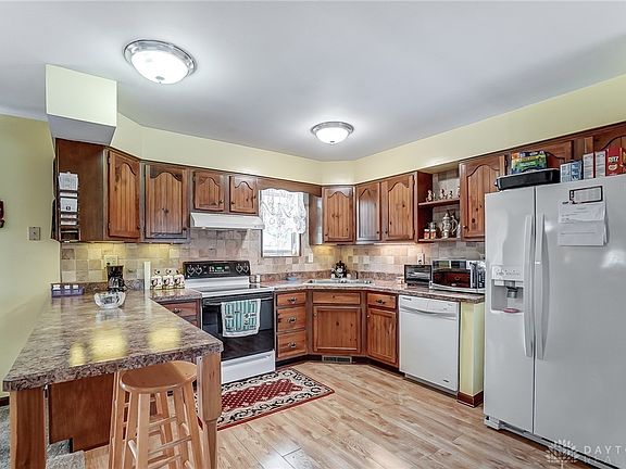 5th image of 3207 Gardenia Dr