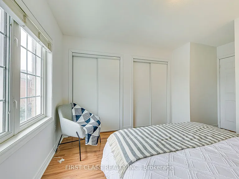1128 Dundas St W #25 — Photo 32