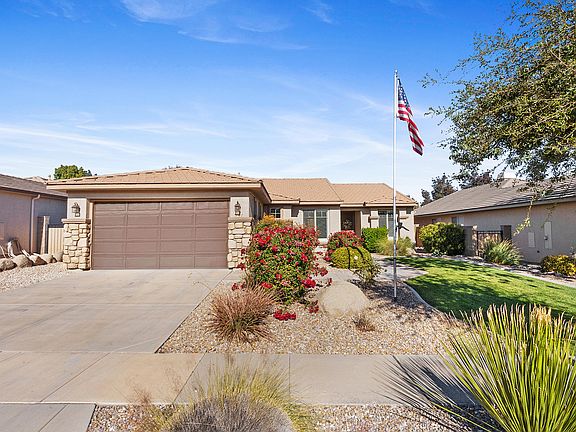 3rd image of 2577 E Wilderness Gate Dr