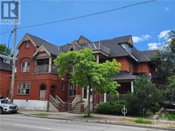 450 Maclaren St #2, Ottawa, ON K1R 5K6