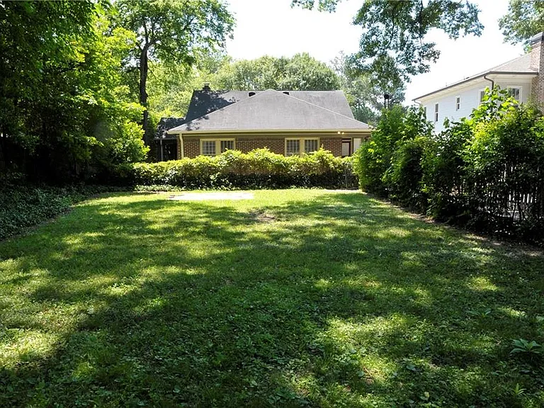 602 Sherwood Rd NE — Photo 25