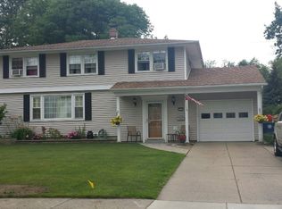 50 Sweetwood Dr, Amherst, NY 14228
