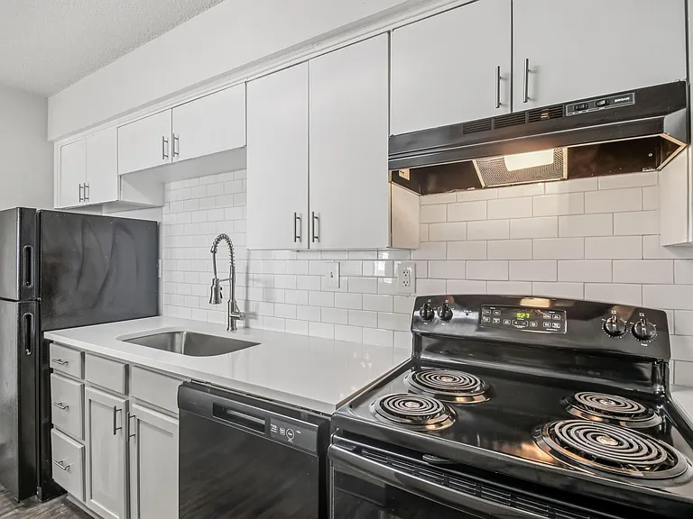 The Regency Apartments — Photo 101