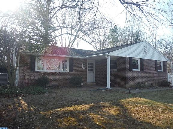 2nd image of 1658 Larchwood Dr