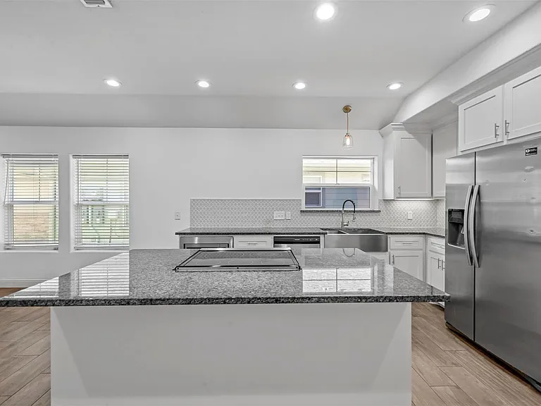 607 E Carter St #607 — Photo 12