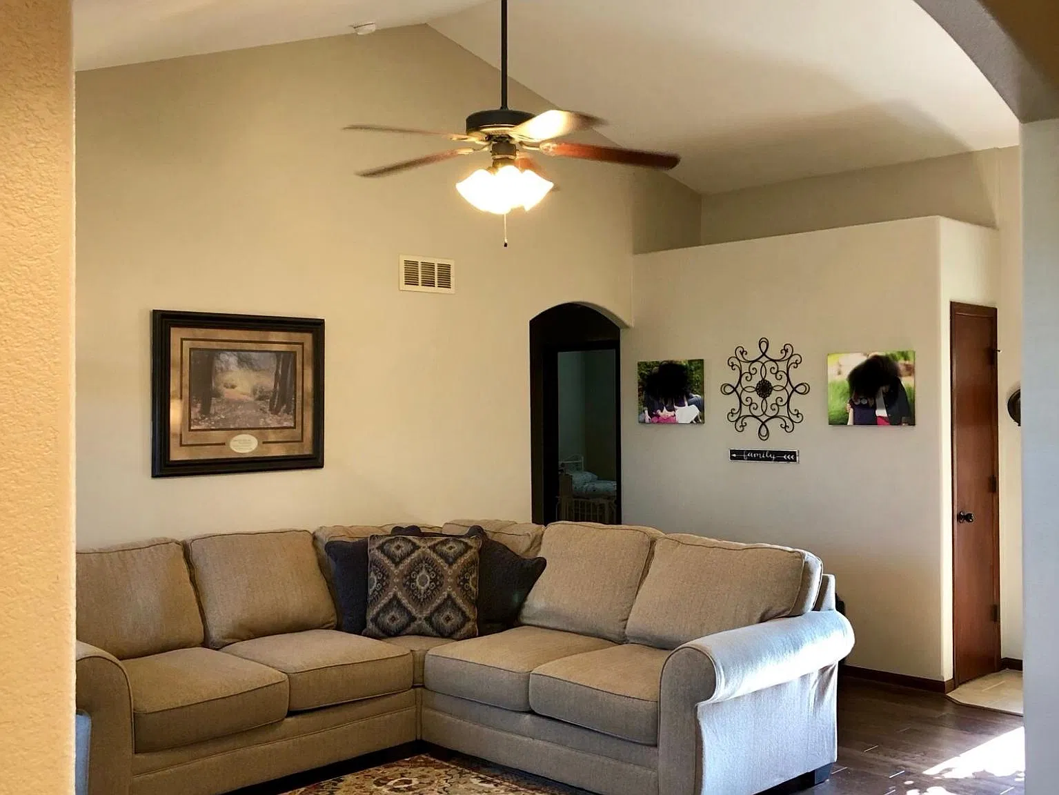 5 bed, 2220 sqft, $2,200 — Photo 3