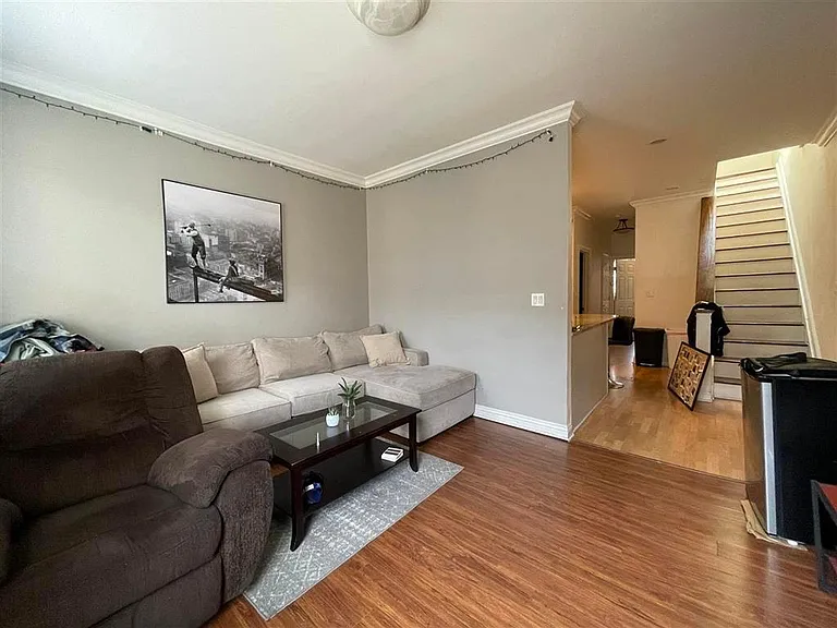 515 Bloomfield St #2 — Photo 4