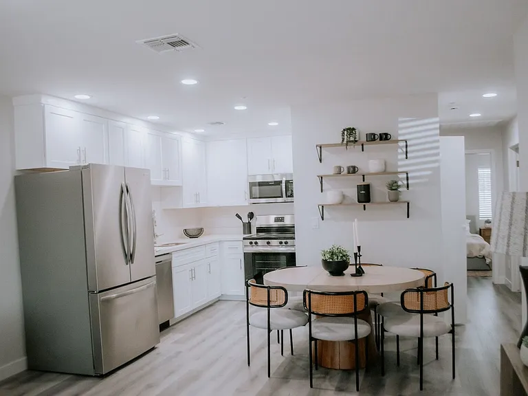 Beautifully Designed 3-bedroom 2-bathroom Home — Photo 4