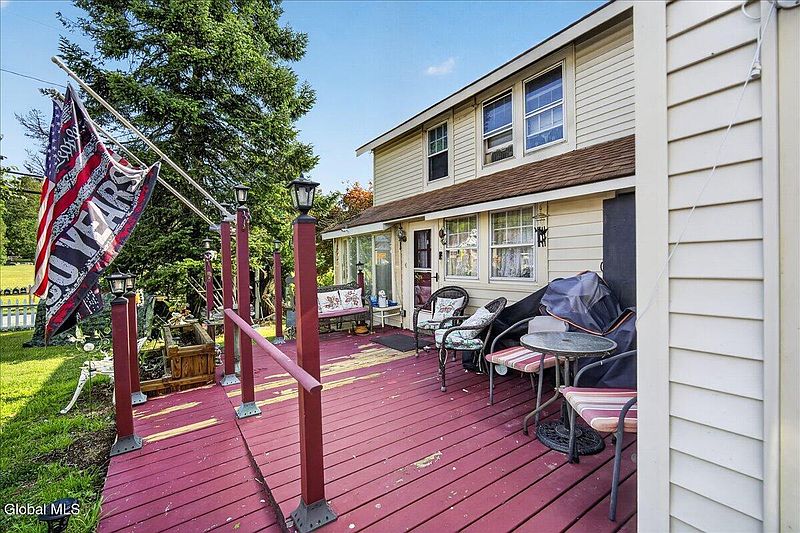 4th image of 1 Rose Point Lane