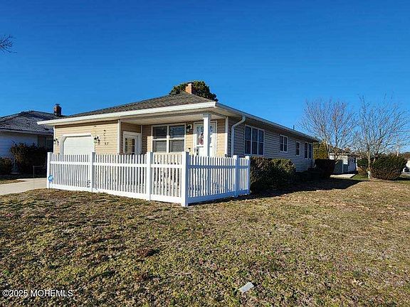 3rd image of 62 Castle Harbor Drive