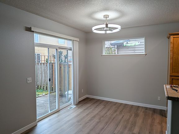 3rd image of 490 NE 61st Way