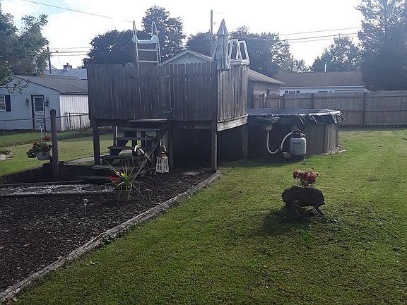 2nd image of 405 S Main St