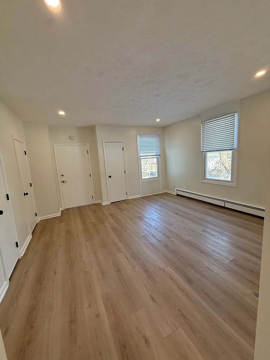 Building Photo - 195 Lenox St #1