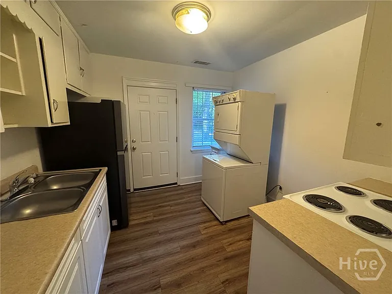 253 Springdale St — Photo 3