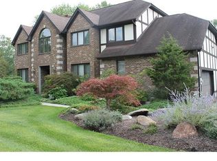 13 Baker Ln, Suffern, NY 10901