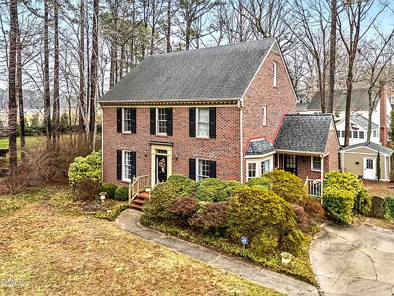3rd image of 8304 N Crestwyck Ct