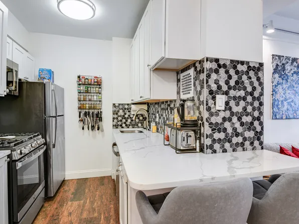 345 East 56th Street image 3 of 6