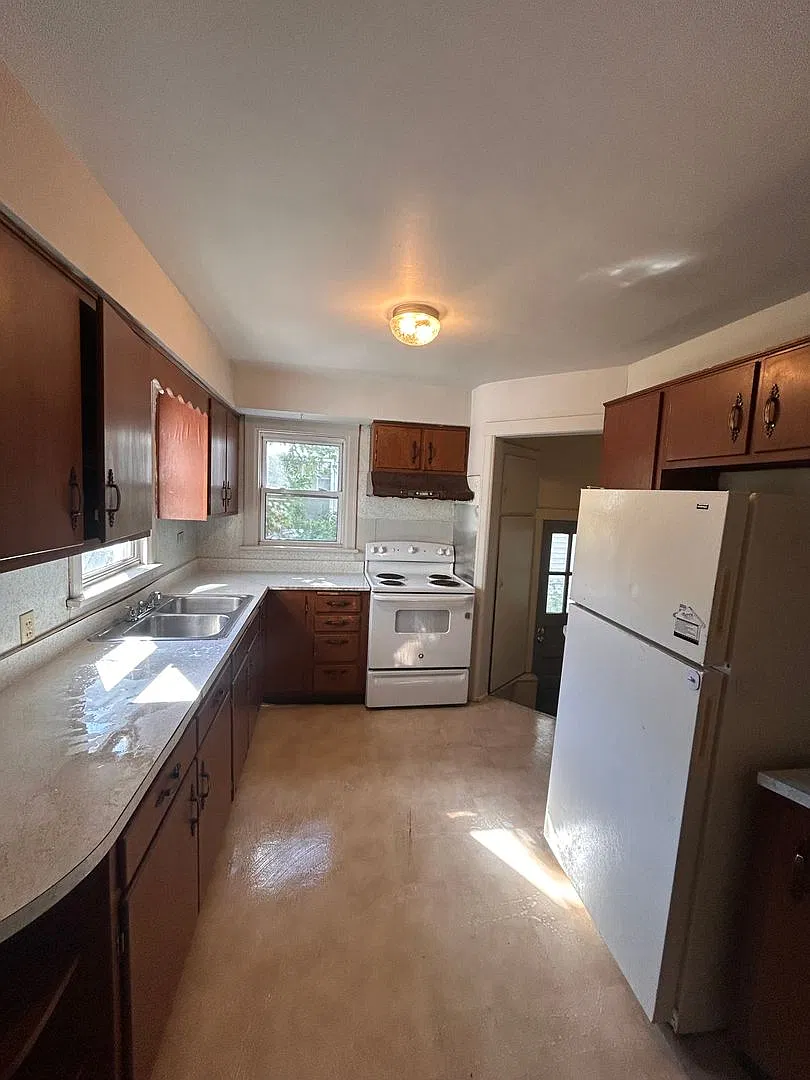 4011 South Park Dr — Photo 3