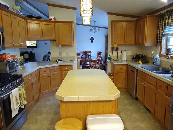 Kitchen. Plenty of storage