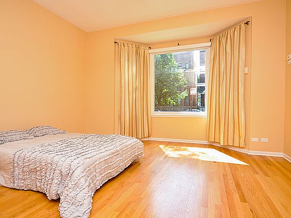 3rd image of 3047 N Kenmore Ave #1F