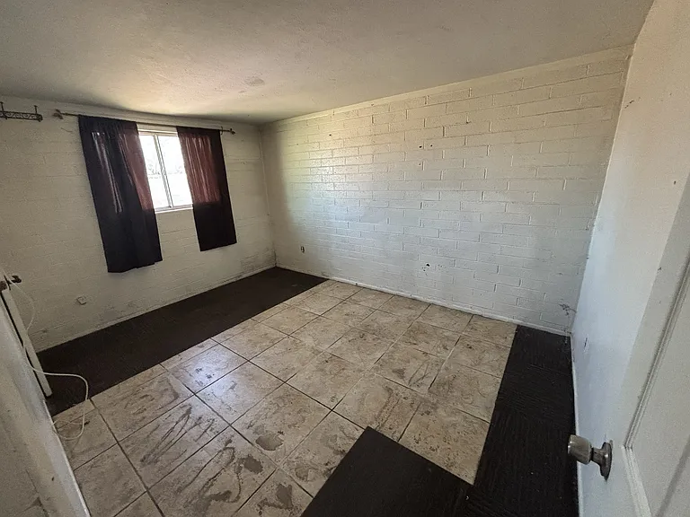 6424 W Columbus Ave — Photo 7