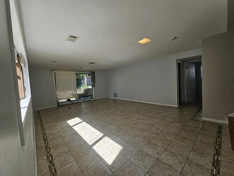 9924 Crawford Ave — Photo 18