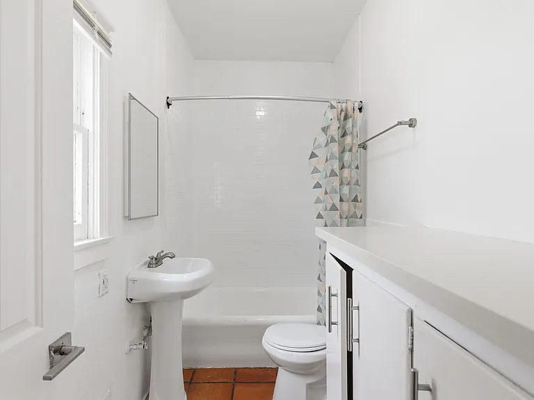 979 S. Ardmore Avenue — Photo 8