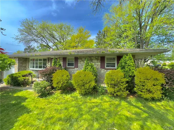 831 Johnston Dr, Bethlehem, PA 18017