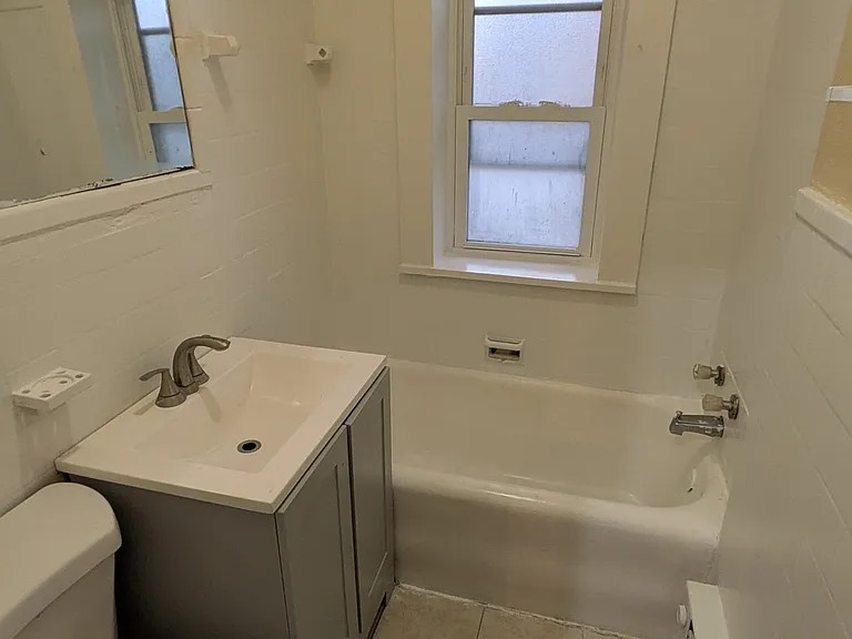 1978 Marloes Ave #9 — Photo 6