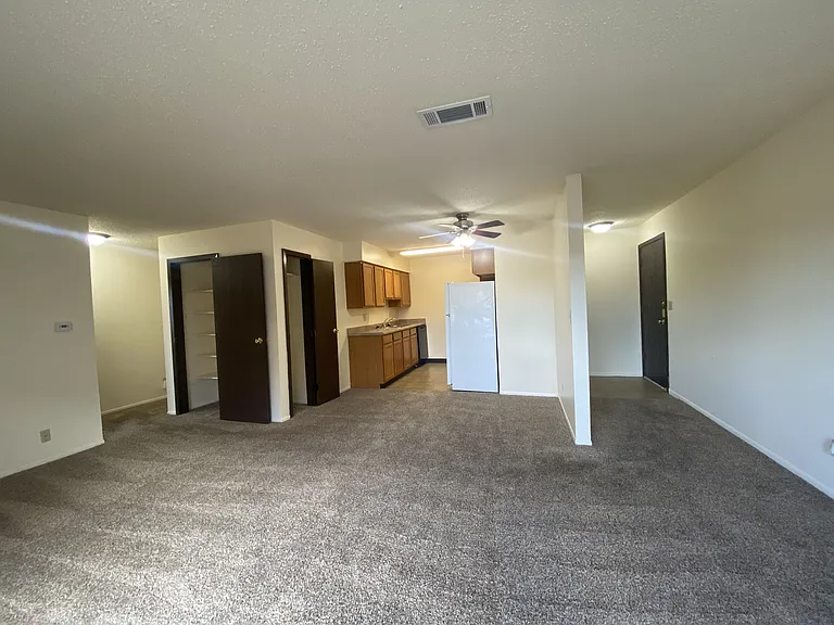 Kimberly Club Apartments — Photo 190