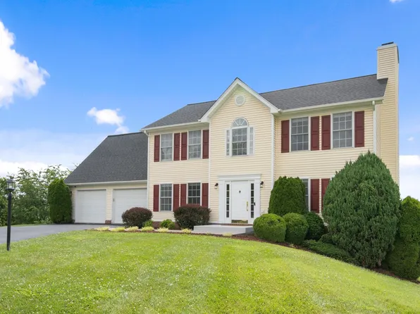 180 Sapphire Ave NW, Christiansburg, VA 24073