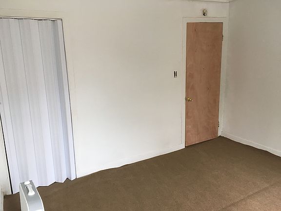 Walk in  closet , master bed