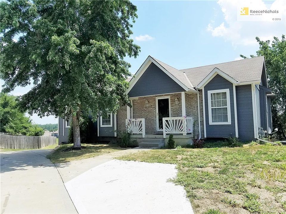 1st image of 419 SW Foot Hill Dr